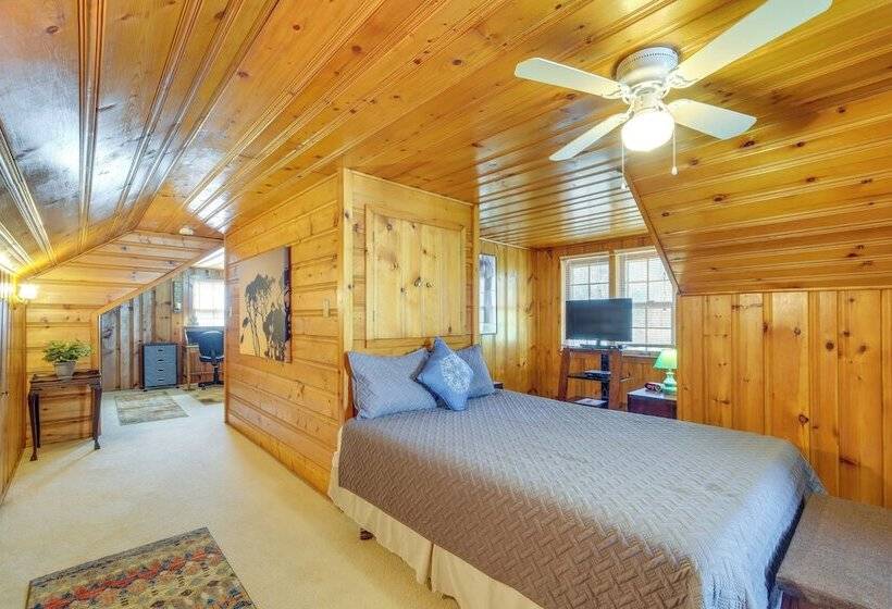 Cleveland Heights Home W/ Sunroom: Park Across St!