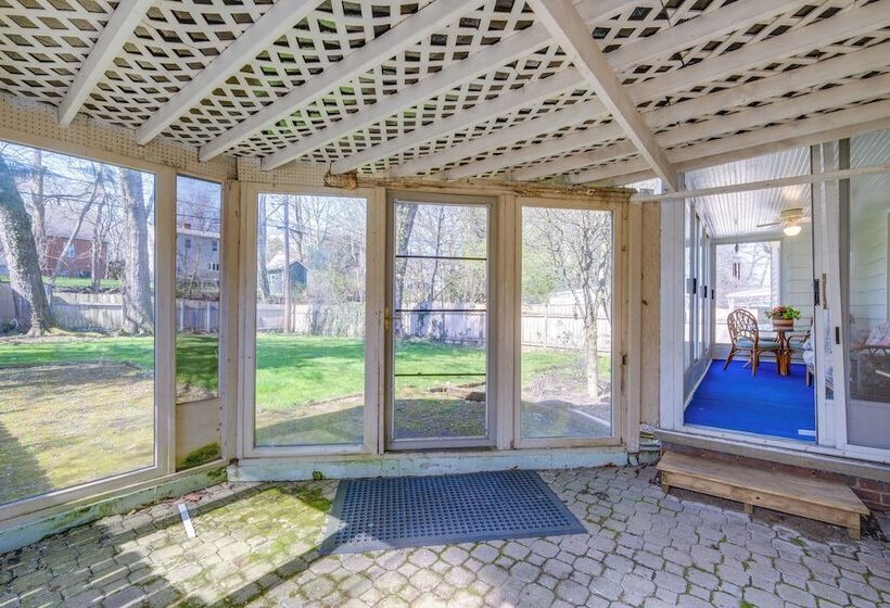 Cleveland Heights Home W/ Sunroom: Park Across St!