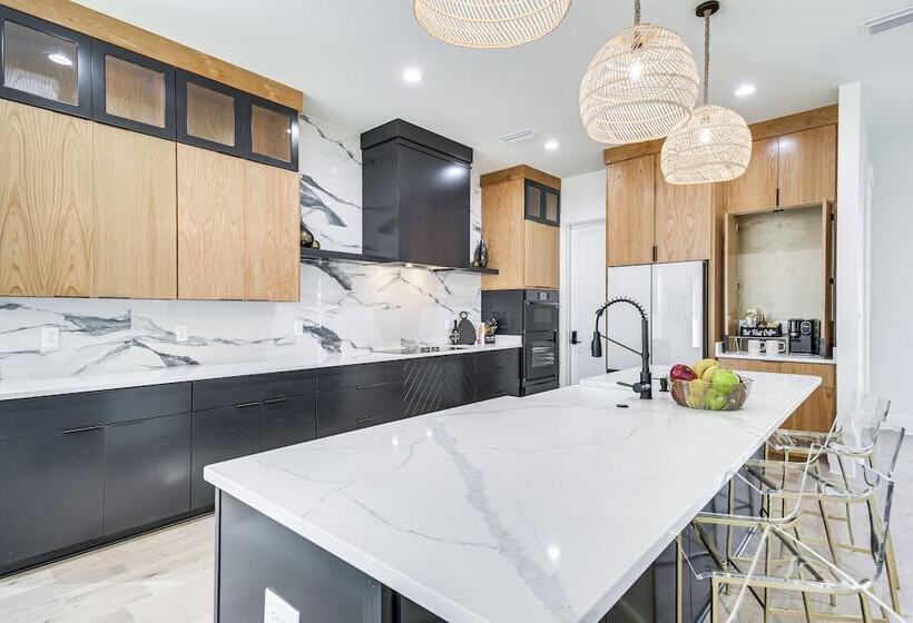 Coastal Gulf Shores Abode W/ Private Beach Access!