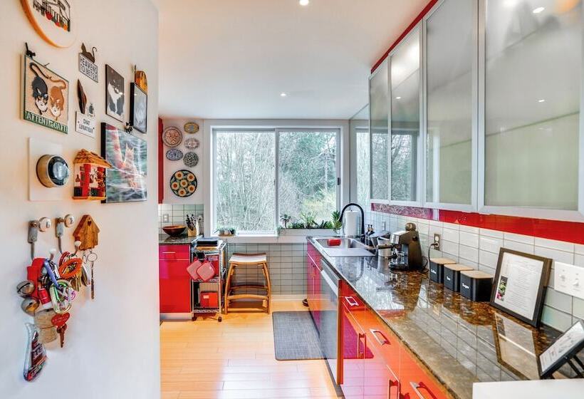 Contemporary Catskills Area Retreat W/ Deck!