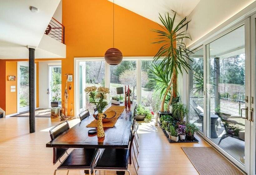 Contemporary Catskills Area Retreat W/ Deck!