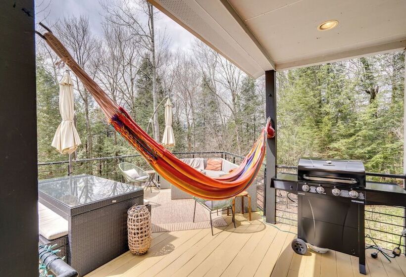 Contemporary Catskills Area Retreat W/ Deck!