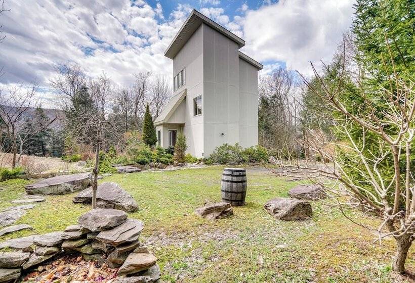 Contemporary Catskills Area Retreat W/ Deck!