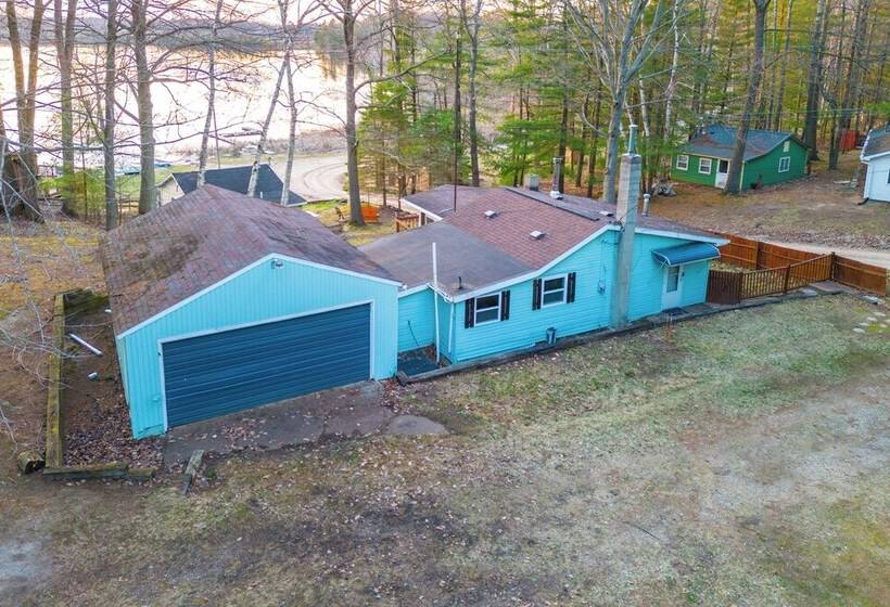 Cottage W/ Deck & Bluff Lake Views: Walk To Beach!