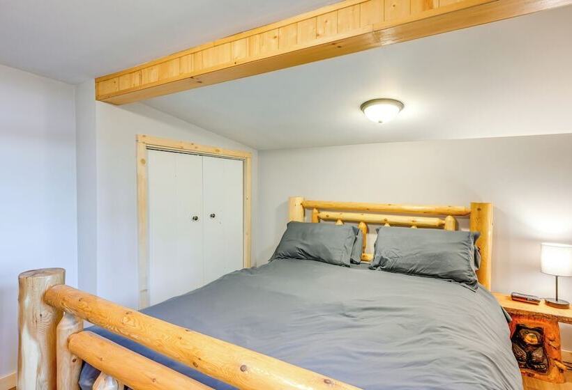 Cottage W/ Deck & Bluff Lake Views: Walk To Beach!