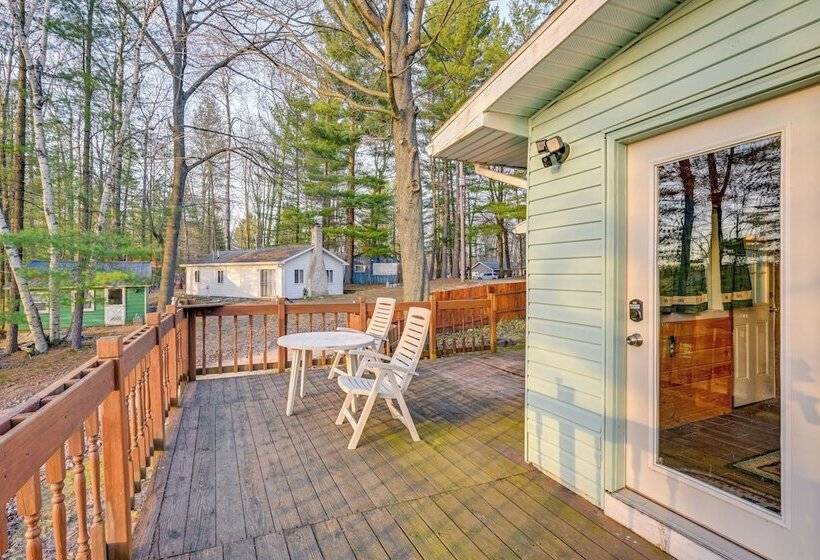 Cottage W/ Deck & Bluff Lake Views: Walk To Beach!