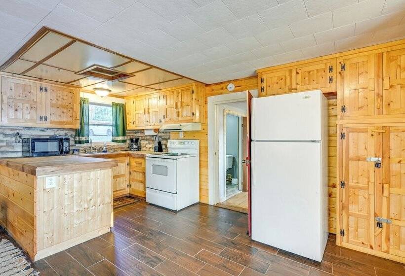 Cottage W/ Deck & Bluff Lake Views: Walk To Beach!