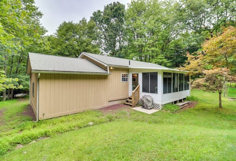 Cozy Albrightsville Home: 10 Mi To Pocono Raceway!