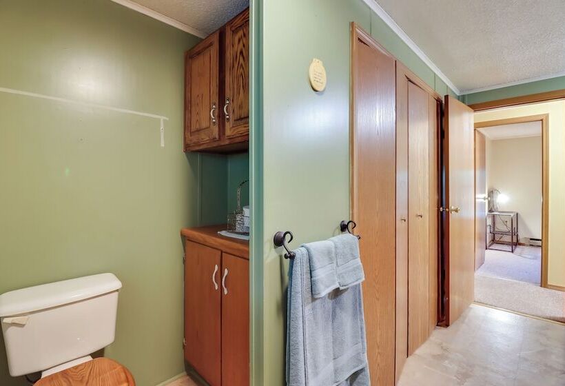 Cozy Albrightsville Home: 10 Mi To Pocono Raceway!