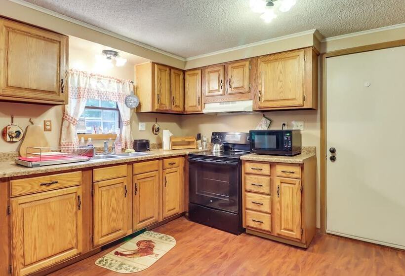 Cozy Albrightsville Home: 10 Mi To Pocono Raceway!