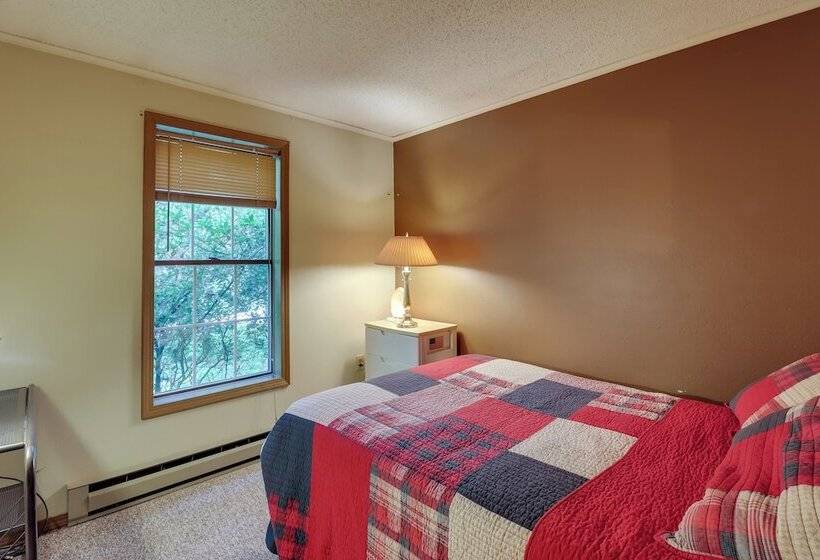 Cozy Albrightsville Home: 10 Mi To Pocono Raceway!