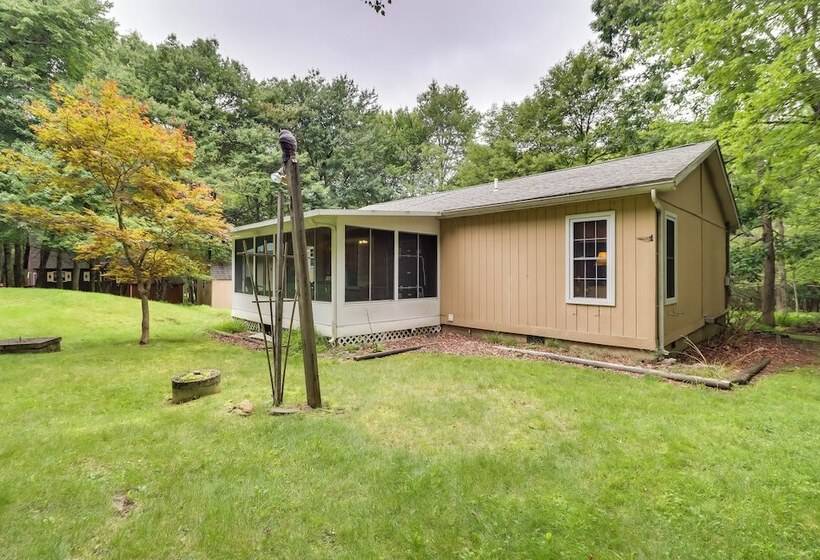 Cozy Albrightsville Home: 10 Mi To Pocono Raceway!