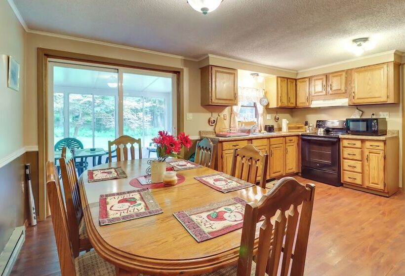 Cozy Albrightsville Home: 10 Mi To Pocono Raceway!