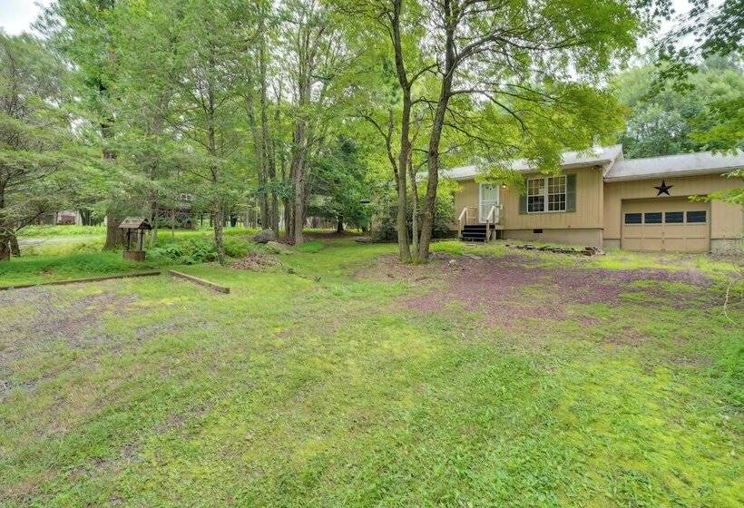 Cozy Albrightsville Home: 10 Mi To Pocono Raceway!