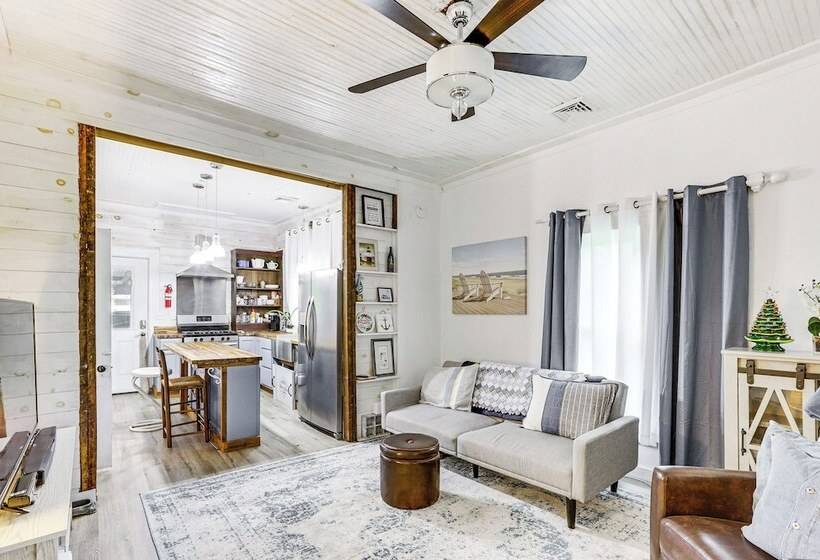 Cozy Carterville Home: 3 Mi To Crab Orchard Lake!