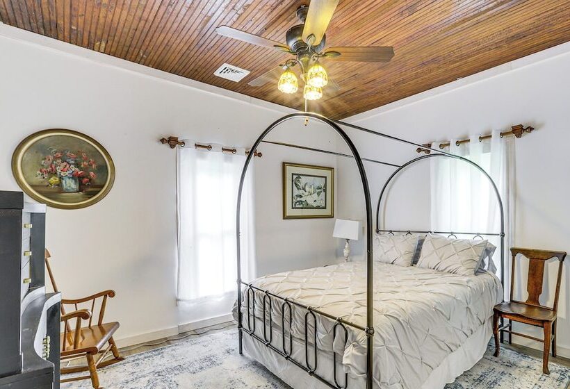 Cozy Carterville Home: 3 Mi To Crab Orchard Lake!