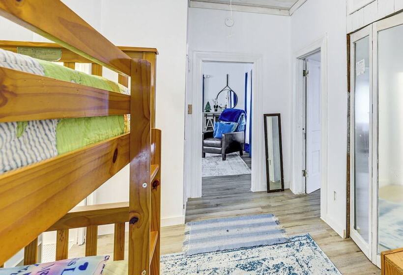 Cozy Carterville Home: 3 Mi To Crab Orchard Lake!