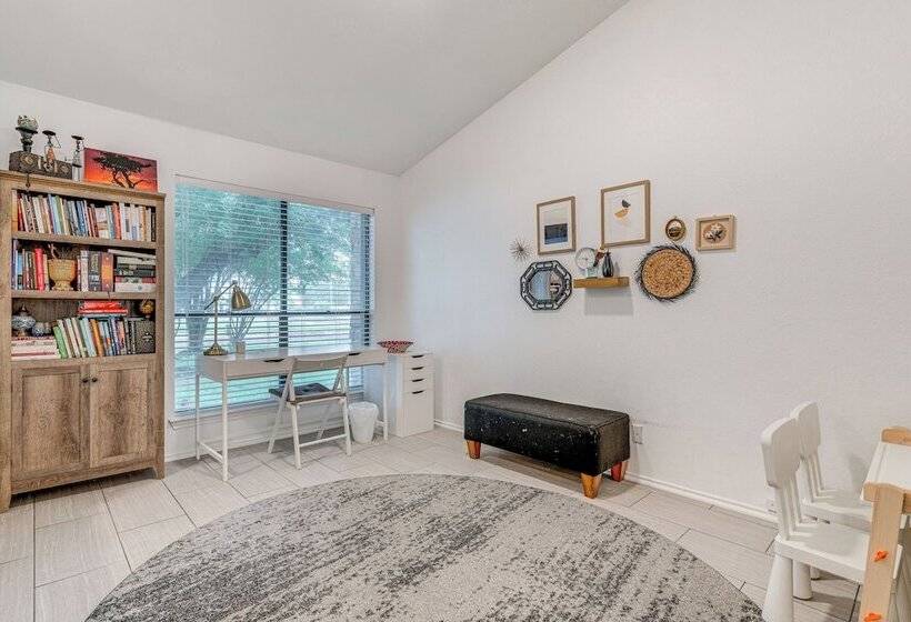 Modern Cedar Park Home: 20 Mi To Downtown Austin!