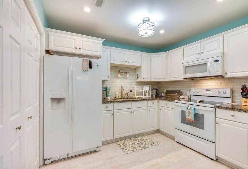 Cozy Goose Creek Escape W/ Patio & Grill