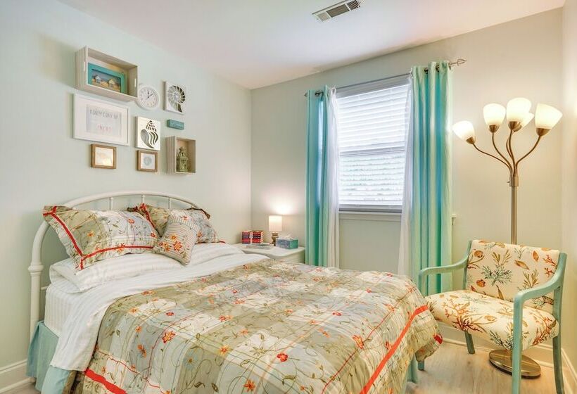 Cozy Goose Creek Escape W/ Patio & Grill