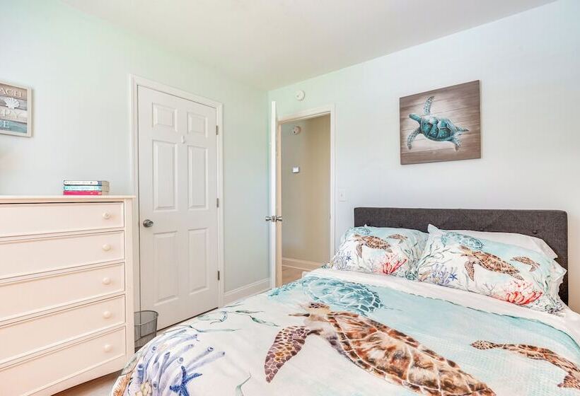 Cozy Goose Creek Escape W/ Patio & Grill