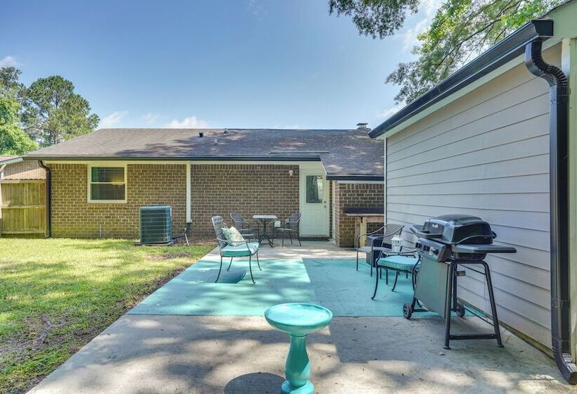 Cozy Goose Creek Escape W/ Patio & Grill