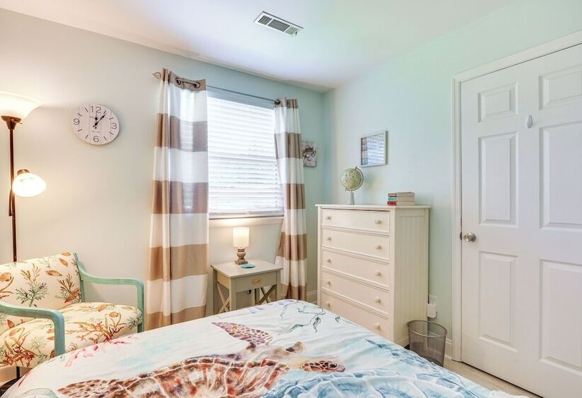 Cozy Goose Creek Escape W/ Patio & Grill