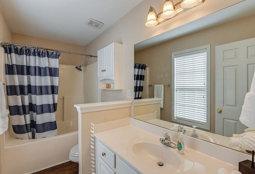 Cozy Hermitage Home W/ Deck: 11 Mi To Nashville!