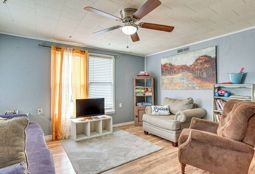 Cozy Oklahoma Family Home W/ Private Yard & Grill