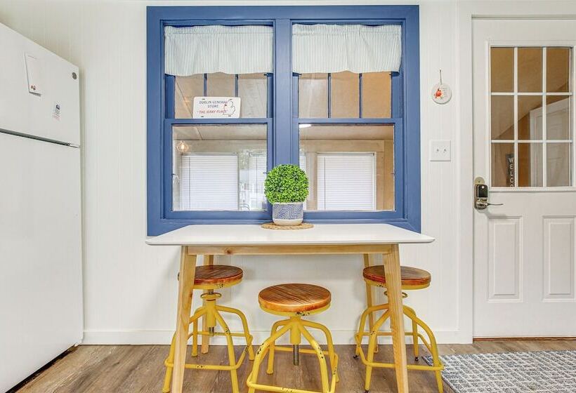 Cozy Wellston Cabin Walk To Crystal Lake!