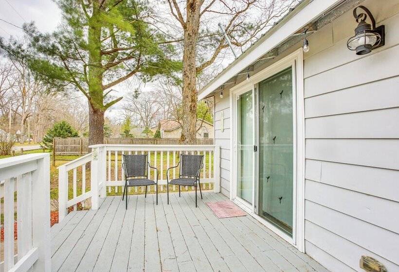 Cozy Wellston Cabin Walk To Crystal Lake!