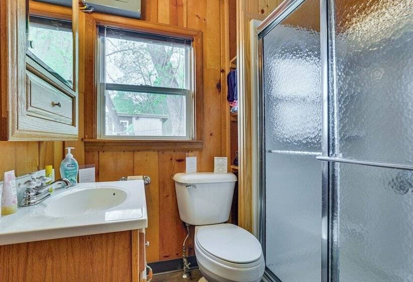 Cozy Wisconsin Cabin: Walk To Beach & Boat Ramp!