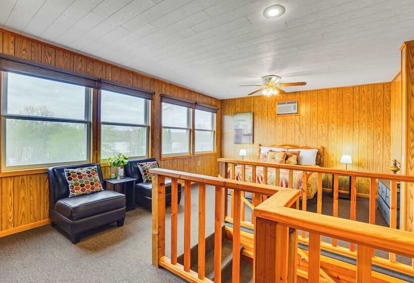 Cozy Wisconsin Cabin: Walk To Beach & Boat Ramp!