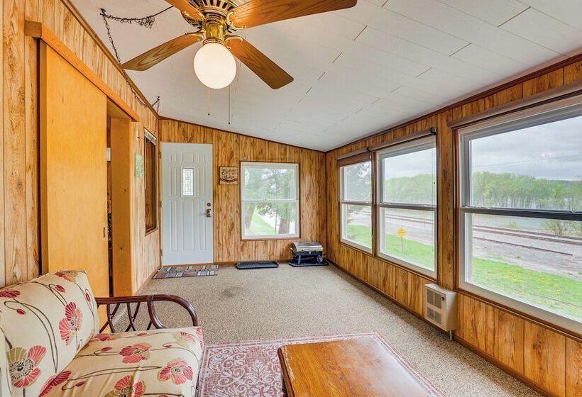 Cozy Wisconsin Cabin: Walk To Beach & Boat Ramp!