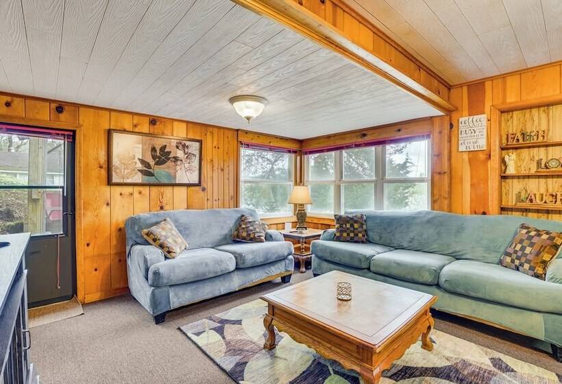 Cozy Wisconsin Cabin: Walk To Beach & Boat Ramp!