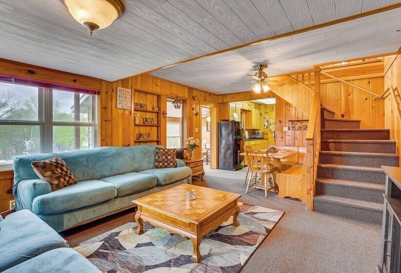 Cozy Wisconsin Cabin: Walk To Beach & Boat Ramp!