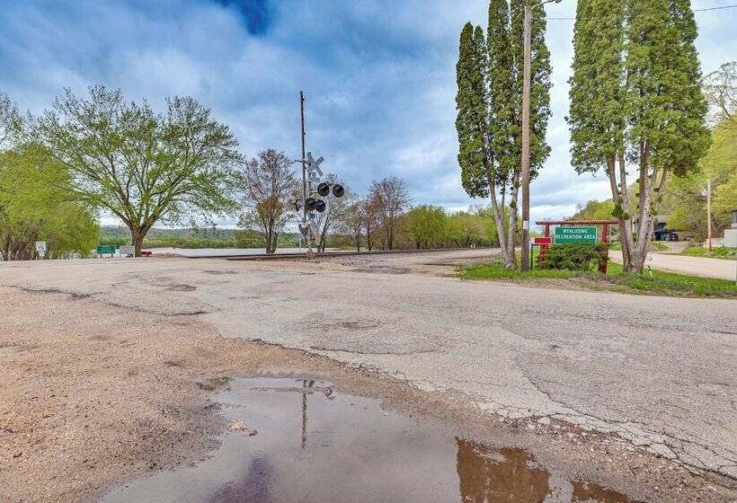 Cozy Wisconsin Cabin: Walk To Beach & Boat Ramp!