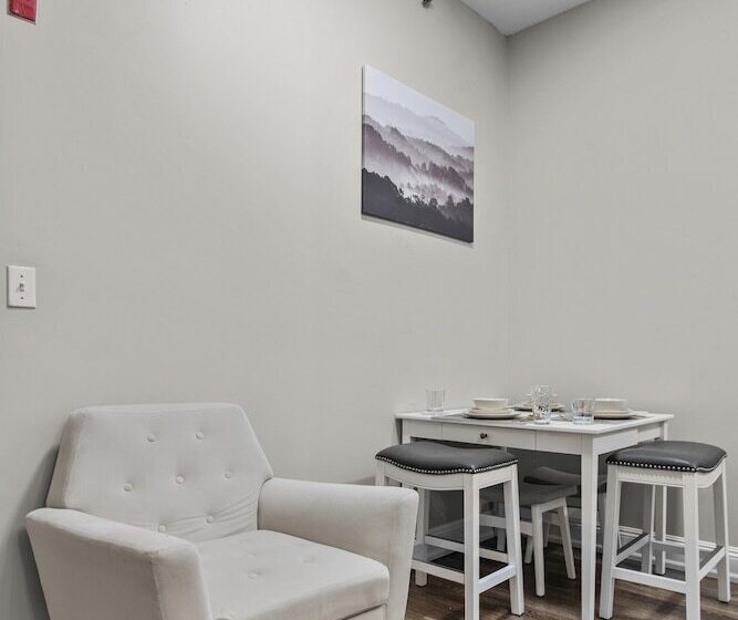 هتل Crown Gem Near Dt And Yale