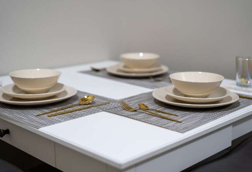 هتل Crown Gem Near Dt And Yale