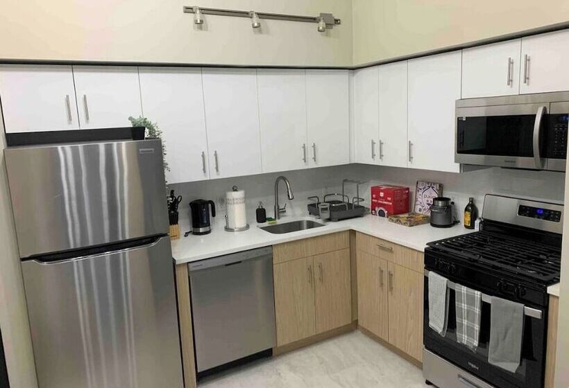 هتل Crown Gem Near Dt And Yale