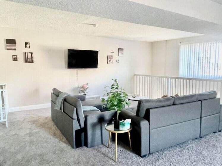 هتل Crown Gem Near Dt And Yale