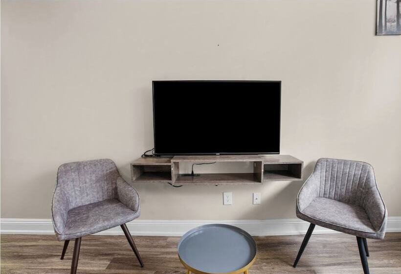 هتل Crown Gem Near Dt And Yale