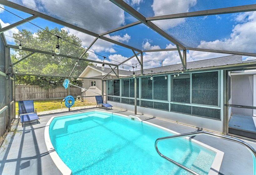Saltwater Pool, Patio & Sunroom: Deltona Home!