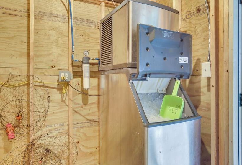 Dularge Copper Landing    Steps To Falgout Marina