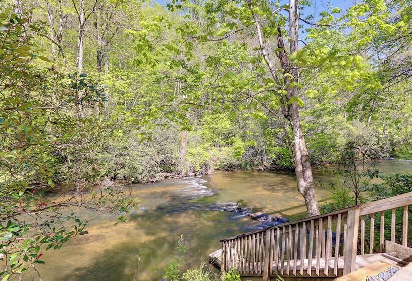 Ellijay Cottage W/ Creek Access & Private Hot Tub!