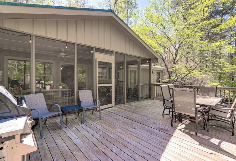 Ellijay Cottage W/ Creek Access & Private Hot Tub!