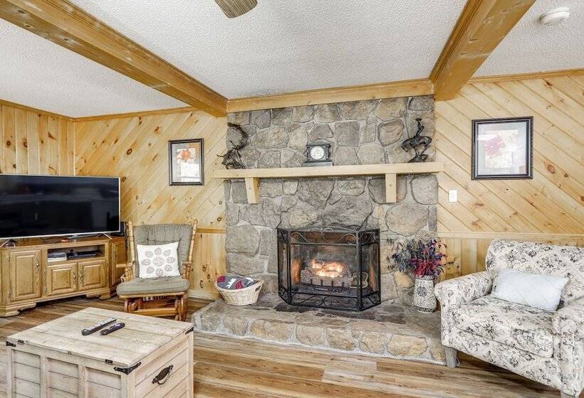 Ellijay Cottage W/ Creek Access & Private Hot Tub!