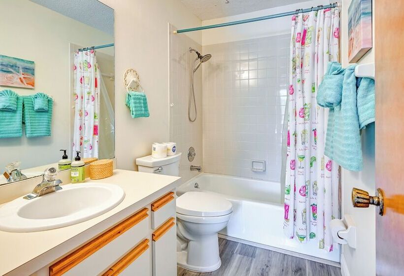 Englewood Home W/ Saltwater Pool: 6 Mi To Beach!