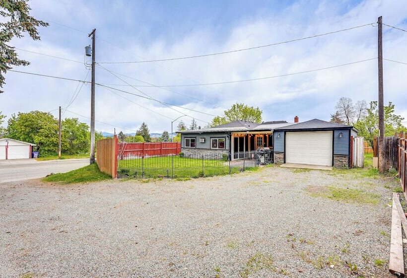 Family Spokane Valley Home W/ Patio & Gas Grill!