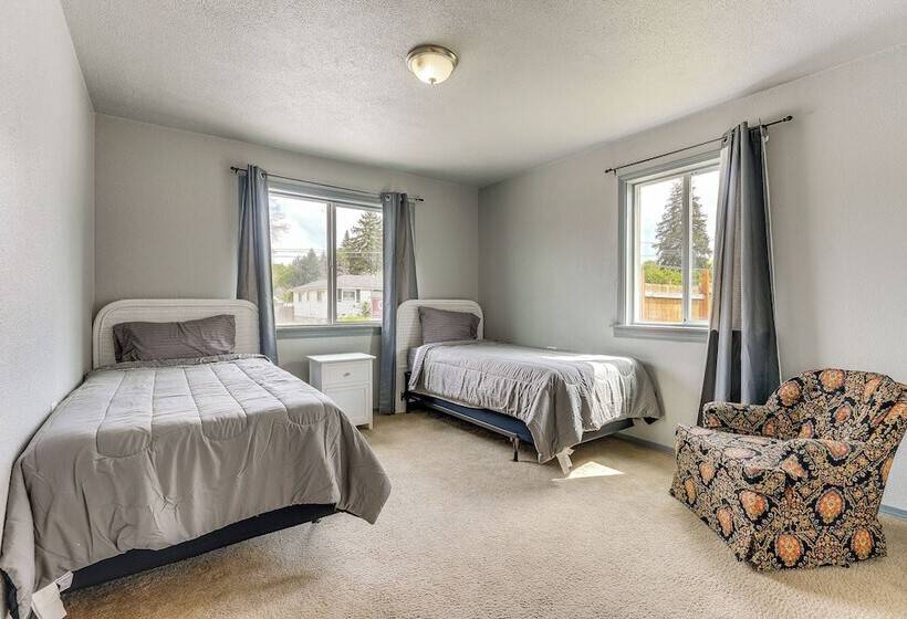 Family Spokane Valley Home W/ Patio & Gas Grill!